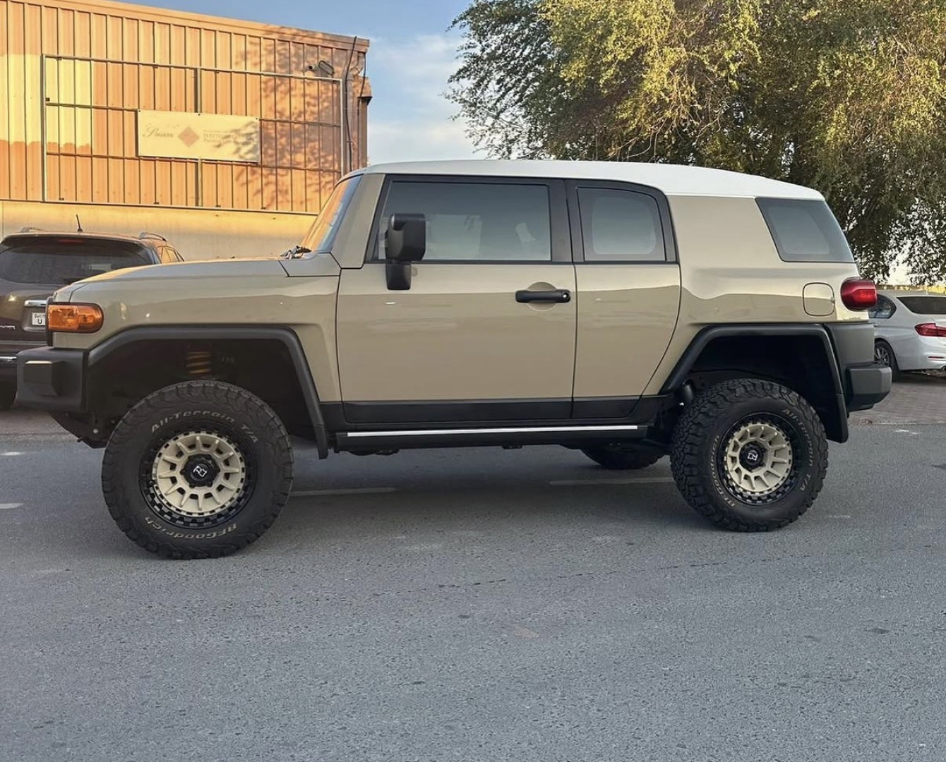 2022 TOYOTA FJ CRUISER fitted with Black Rhino Barrage Desert Sand On Matte Black Wheel
