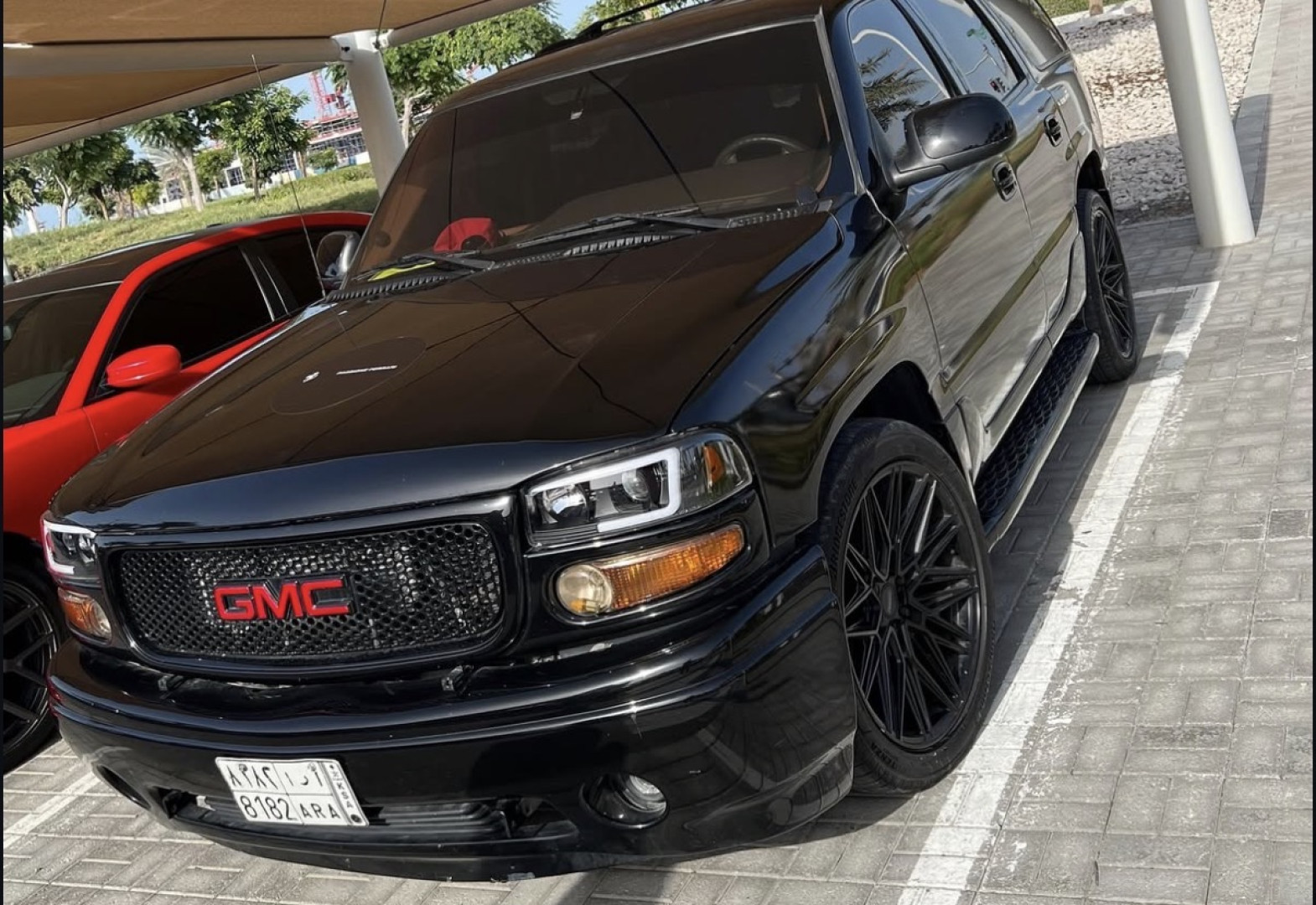 2005 GMC YUKON fitted with Vossen HF6-5 Silver Polished Wheel