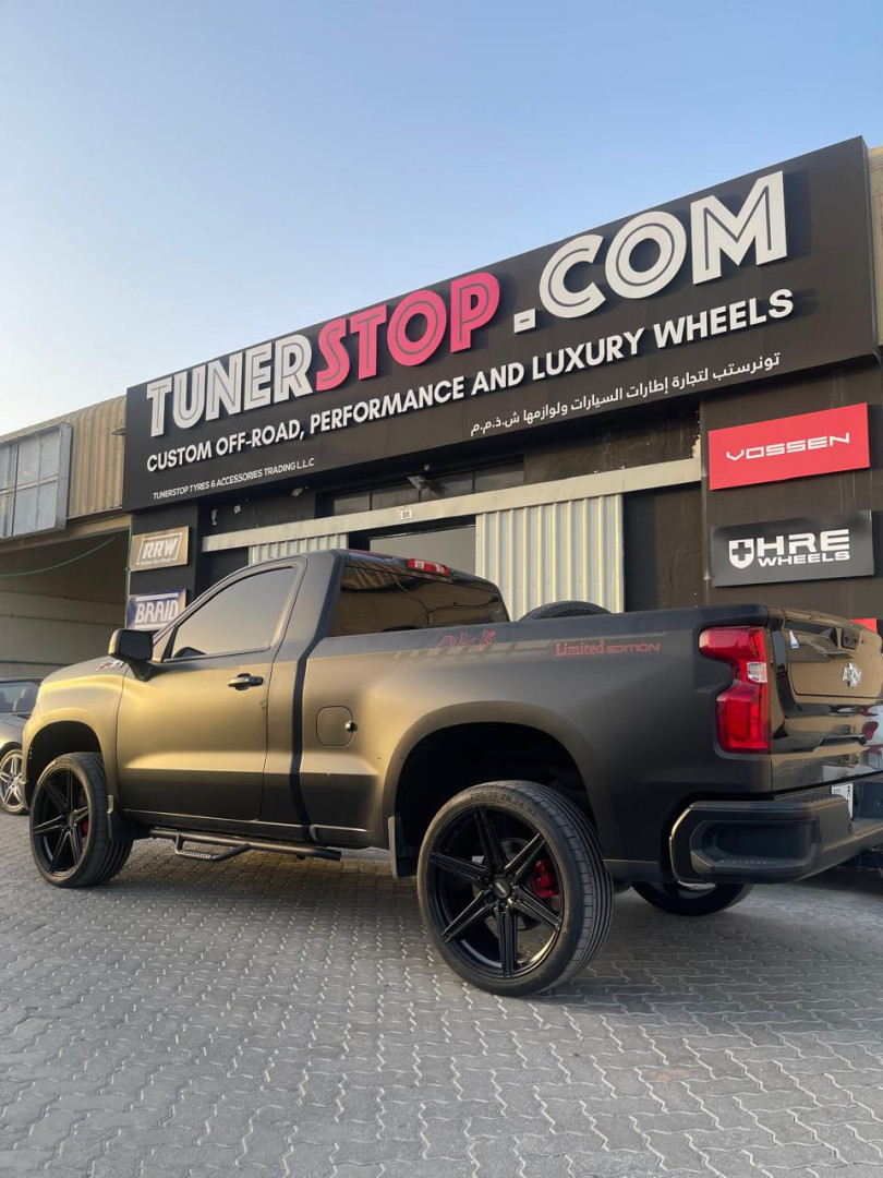 2023 CHEVROLET SILVERADO fitted with Vossen HF6-2 Brushed Matte Black Wheel