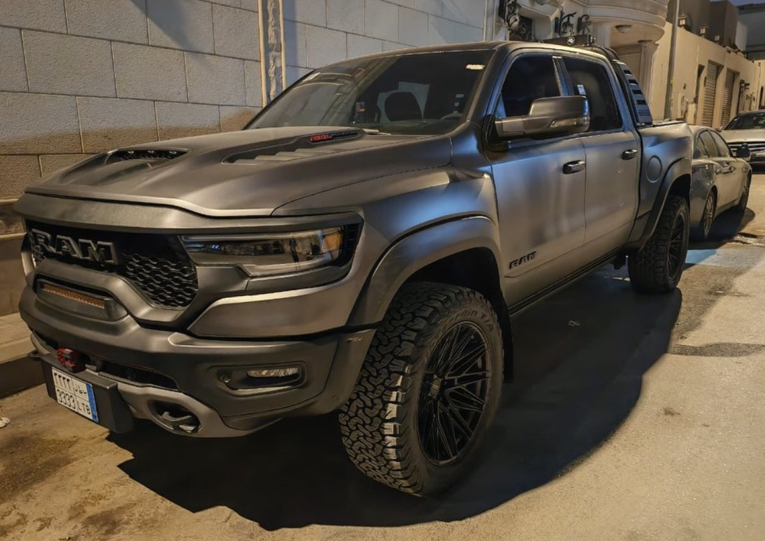 2022 DODGE RAM fitted with Vossen HF6-5 Silver Polished Wheel