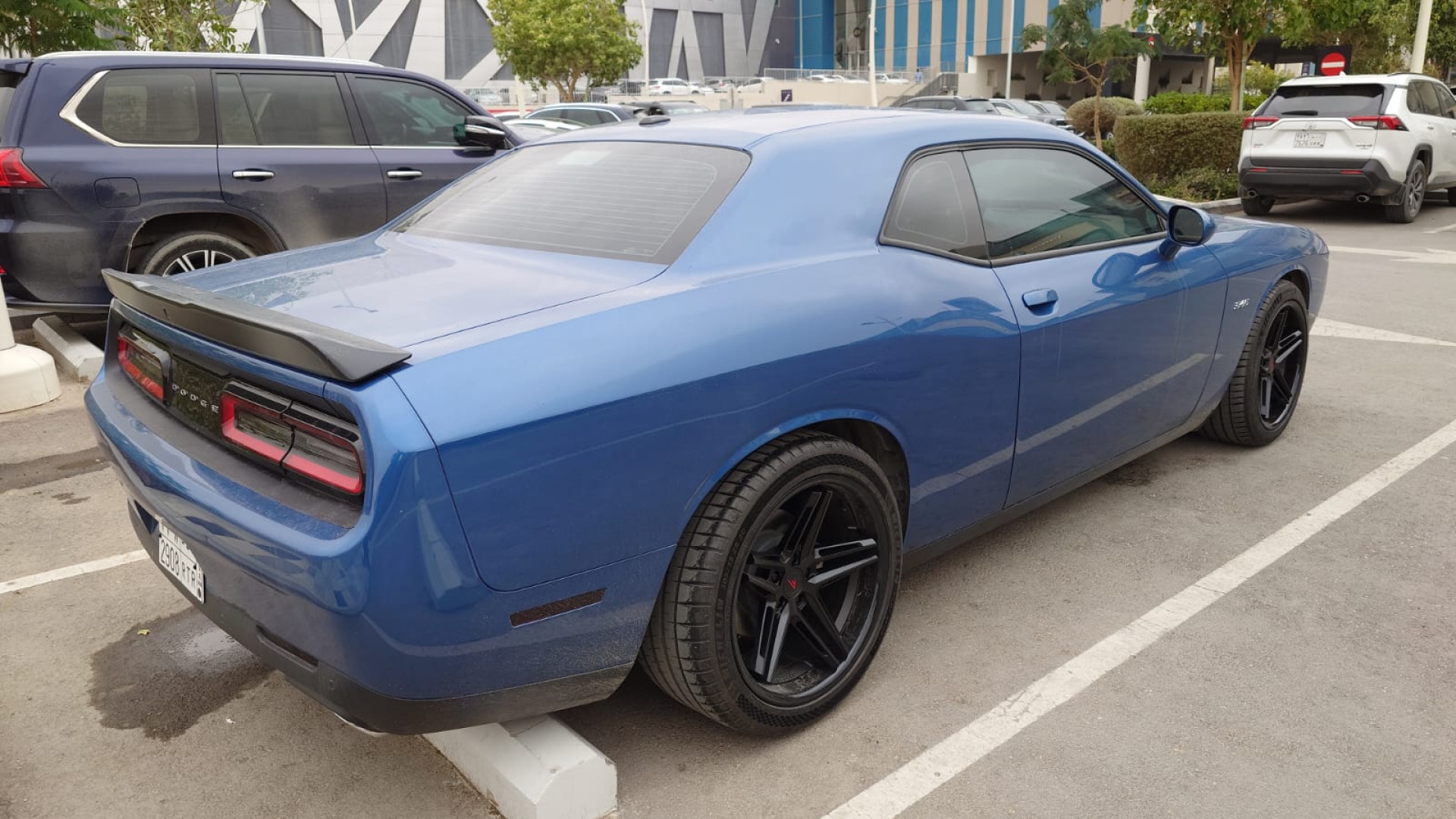2023 DODGE CHALLENGER fitted with Ferrada CM1 Machine Silver / Chrome Lip Wheel