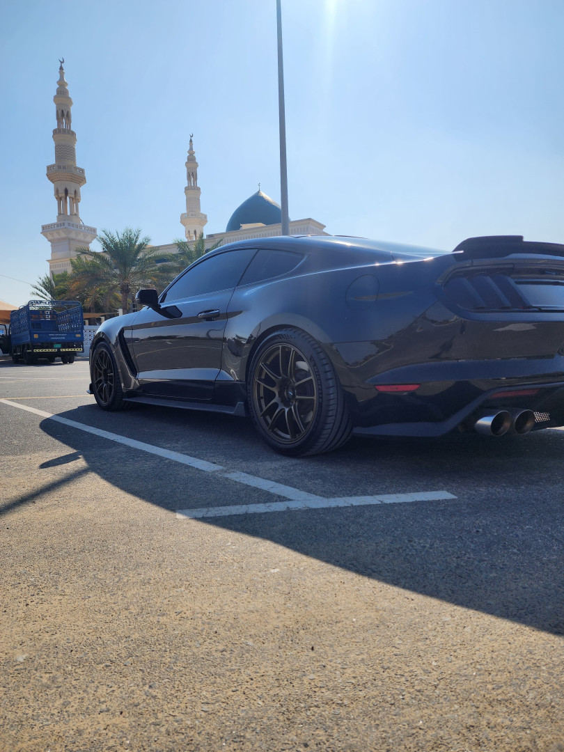2020 FORD MUSTANG fitted with Konig Heliogram Titanium Metallic Wheel