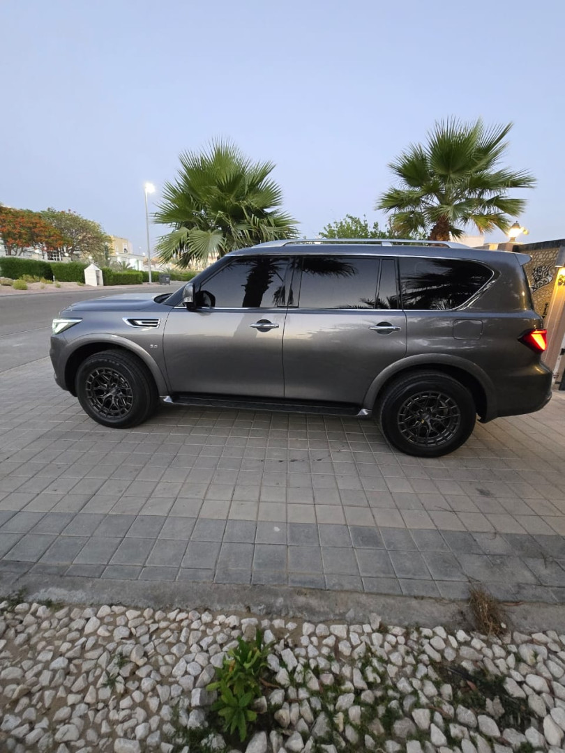 2023 INFINITI QX80 fitted with Vossen HFX-1 (5 Lug) Custom Finish Wheel