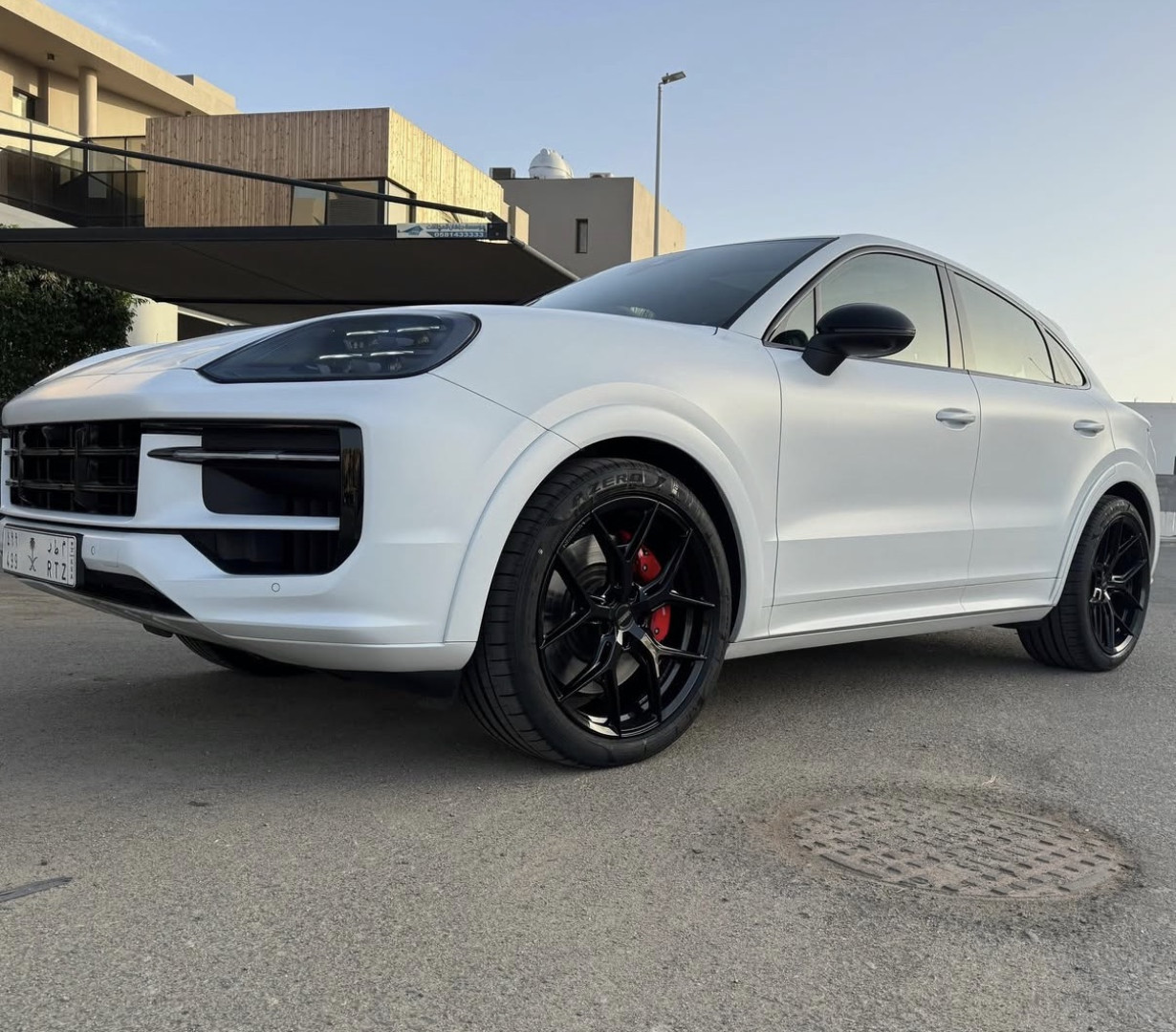 2024 PORSCHE CAYENNE fitted with Vossen HF-5 Matte Gunmetal Wheel