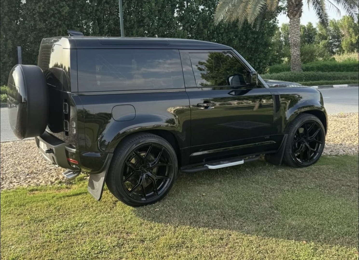 2024 LAND ROVER DEFENDER fitted with Vossen HF-5 Matte Gunmetal Wheel