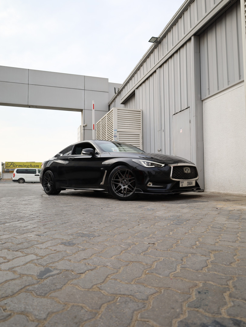 2018 INFINITI Q60 fitted with Forgestar F14 Drag Gloss Anthracite Wheel