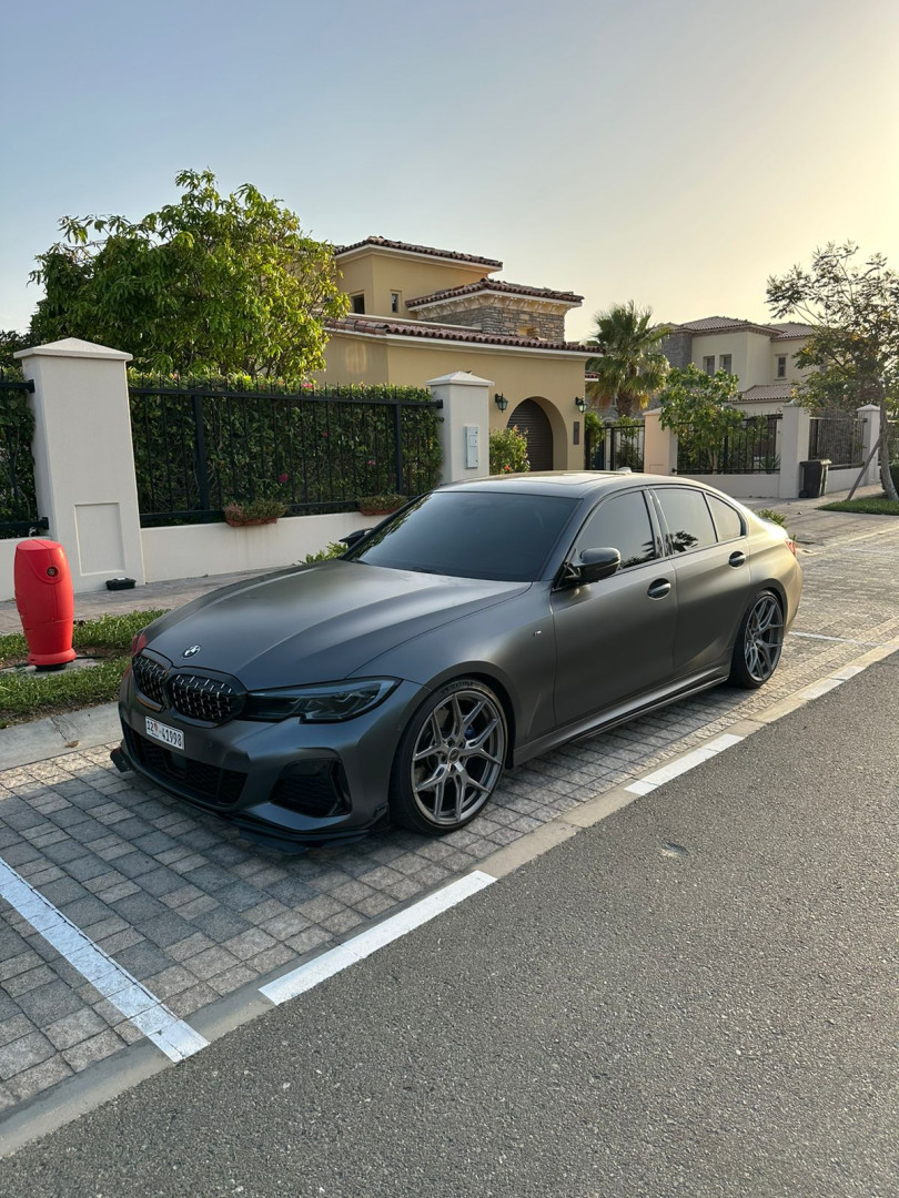 2023 BMW 3 SERIES fitted with Vossen HF-5 Matte Gunmetal Wheel