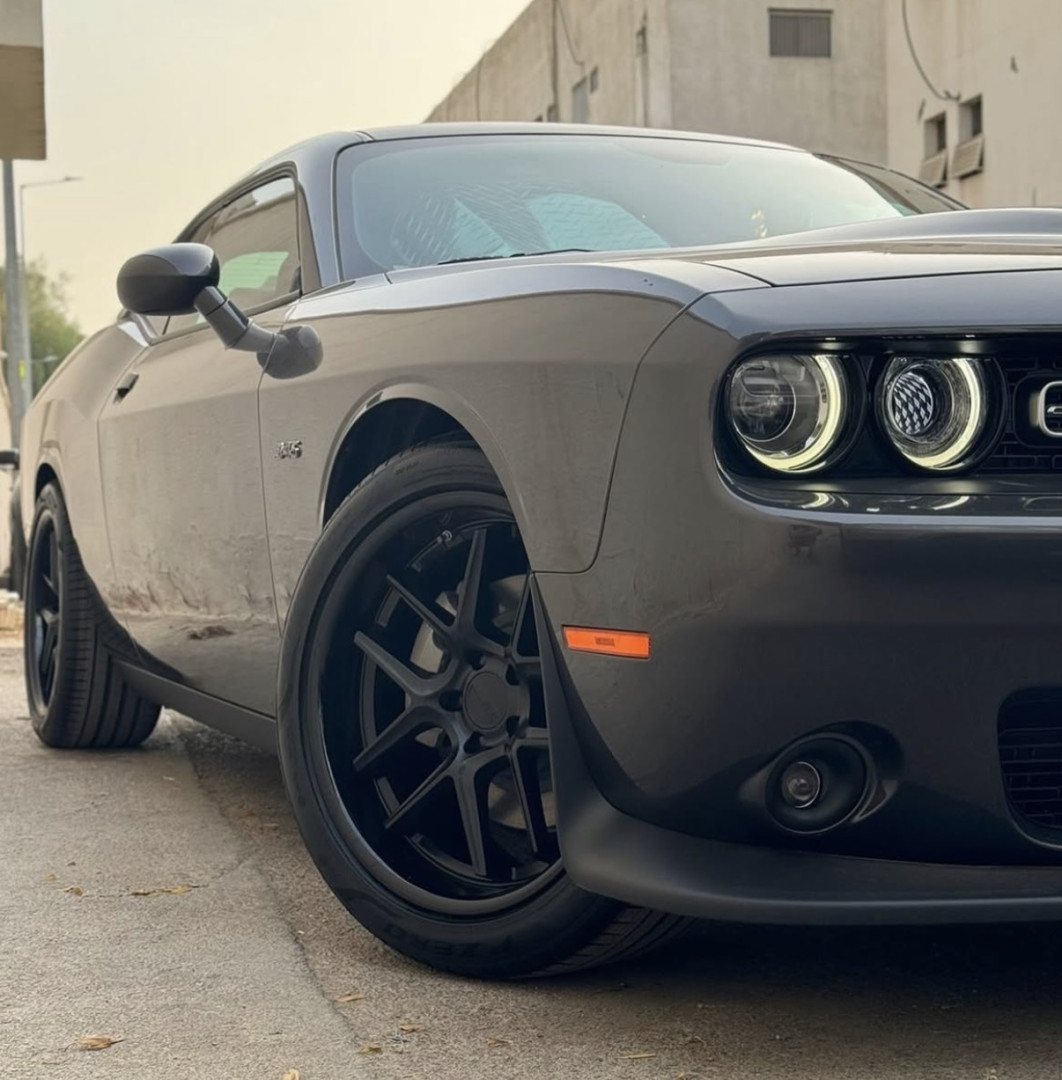 2023 DODGE CHALLENGER gallery image 2