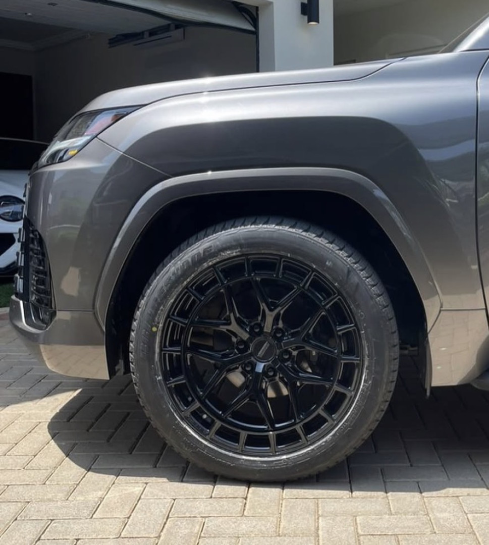 2024 LEXUS LX600 fitted with Vossen HFX-1 (5 Lug) Custom Finish Wheel