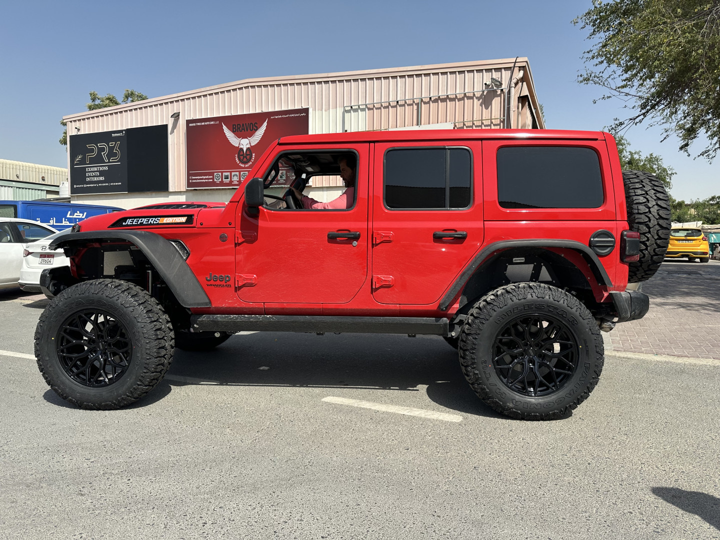 2021 JEEP WRANGLER fitted with Vossen HF-2 Satin Black Wheel