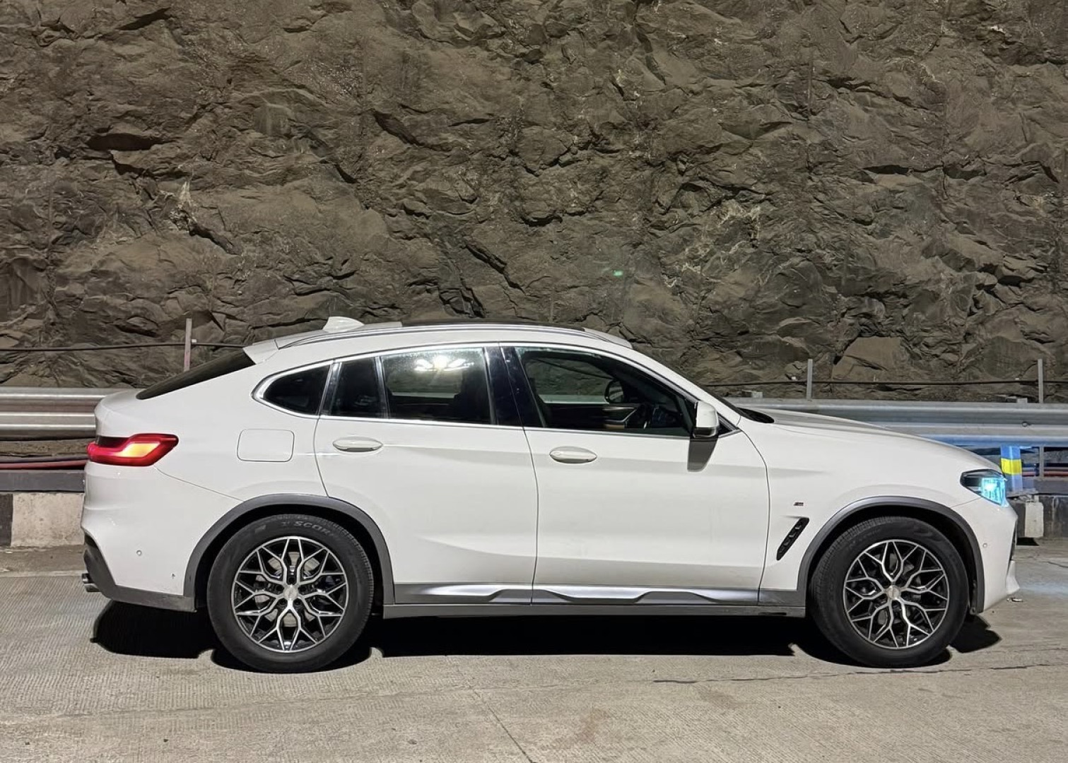 2019 BMW X4 fitted with Vossen HF-2 Satin Black Wheel