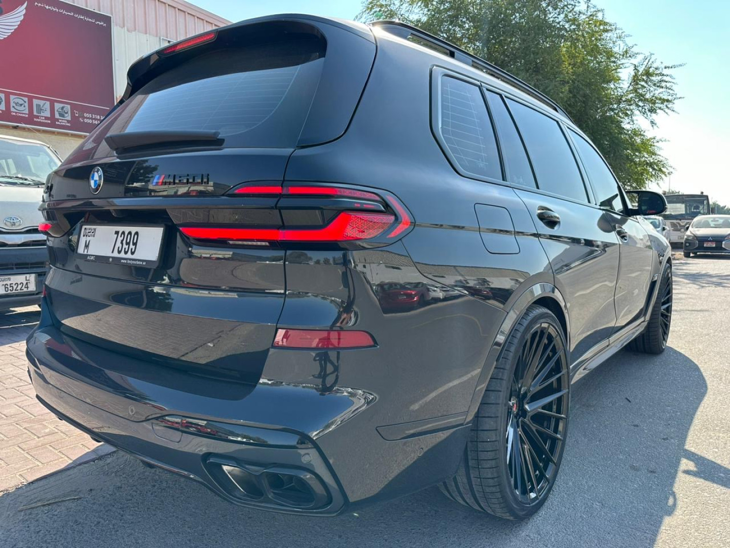 2023 BMW X7 gallery image 2