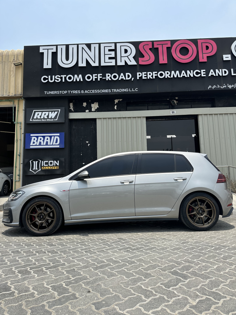 2019 VOLKSWAGEN GOLF fitted with Konig Lockout Gloss Black Wheel