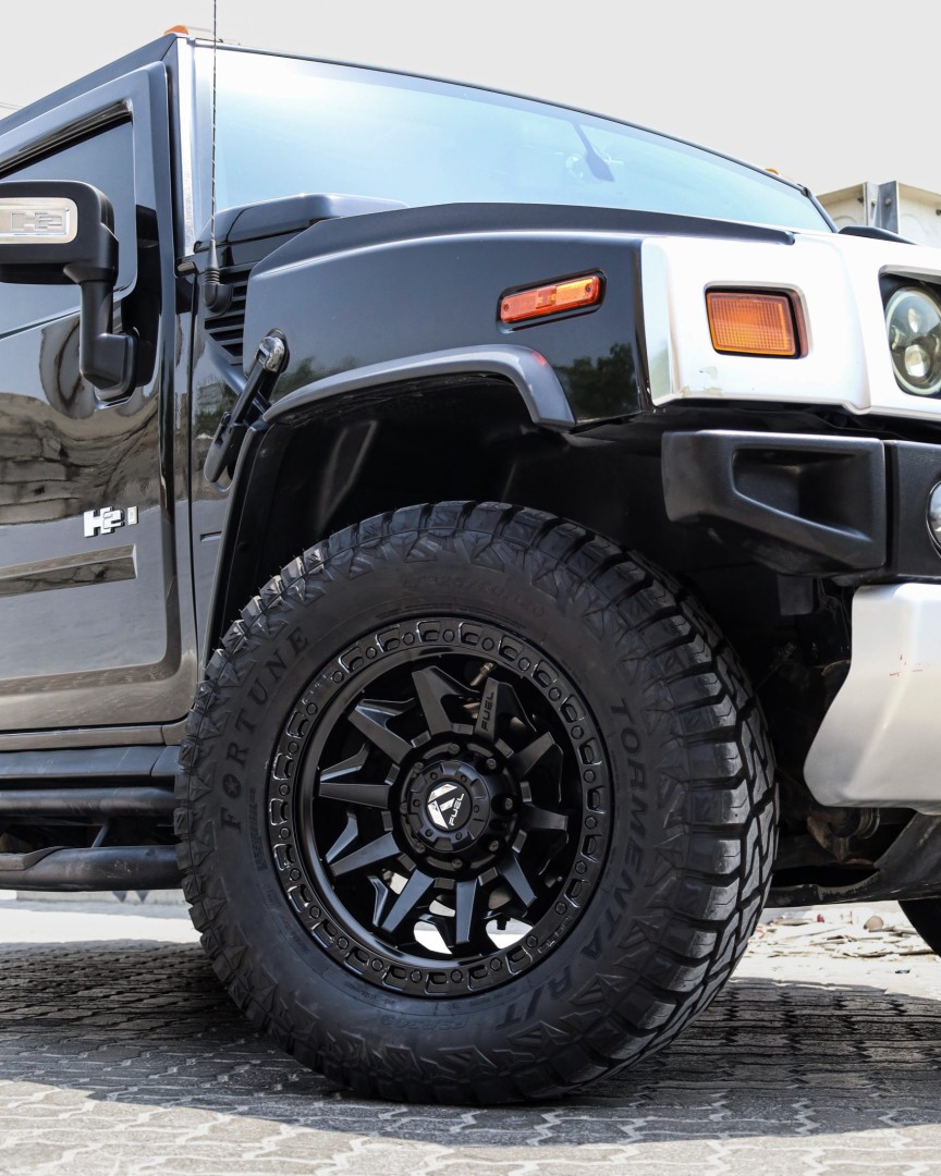 2009 GMC HUMMER H2 gallery image 2