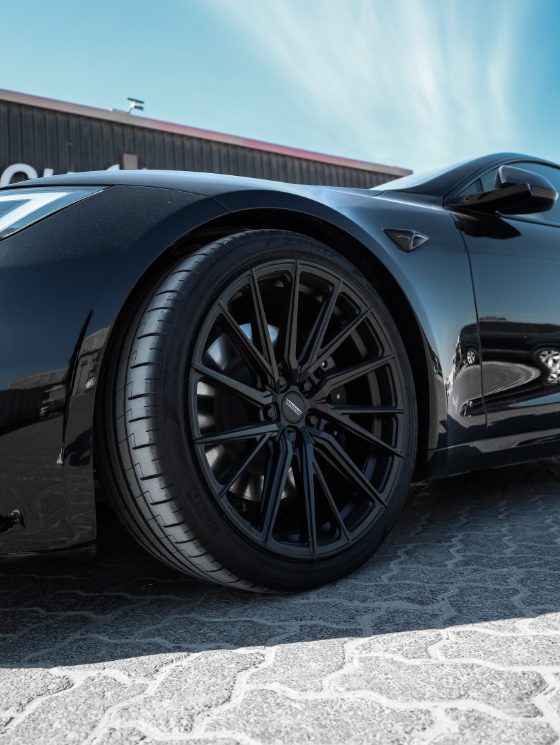 2024 TESLA MODEL S gallery image 3