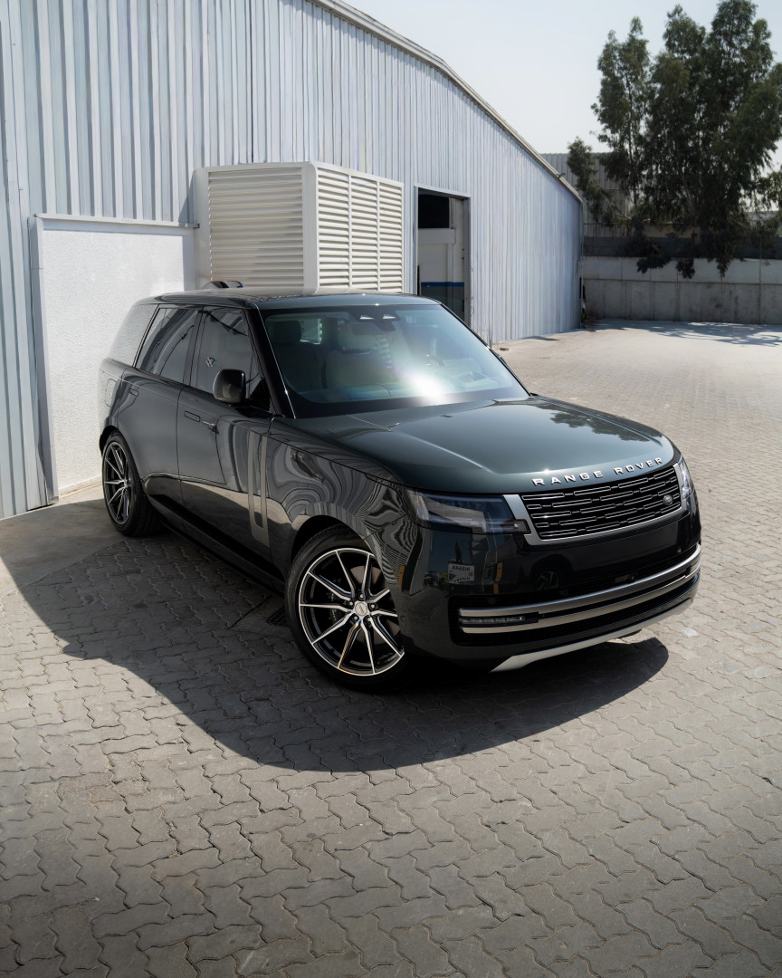 2024 LAND ROVER RANGE ROVER fitted with Vossen HF-3 Gloss Graphite Polished Wheel