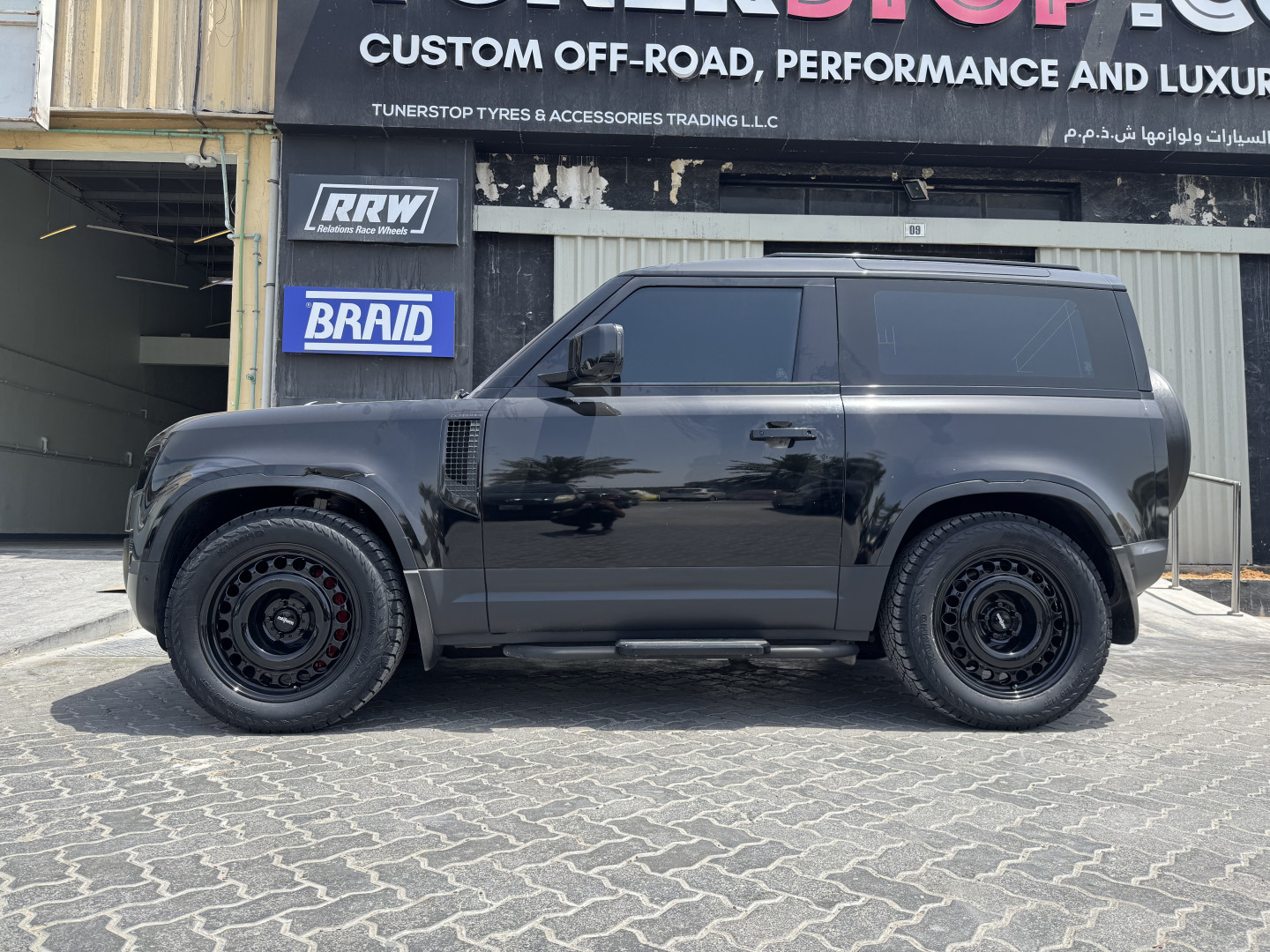 2020 LAND ROVER DEFENDER gallery image 2