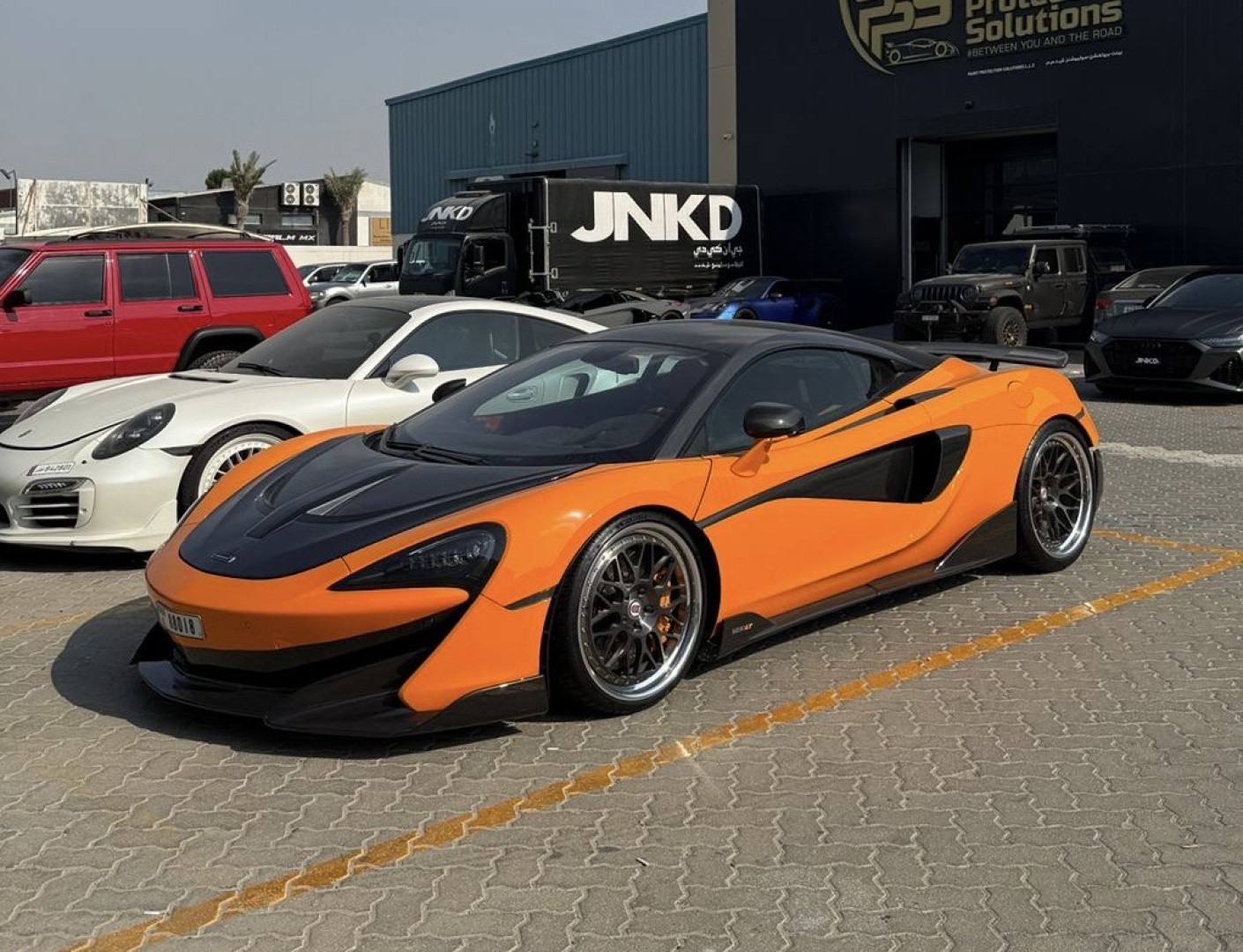 2020 MCLAREN 600LT gallery image 2
