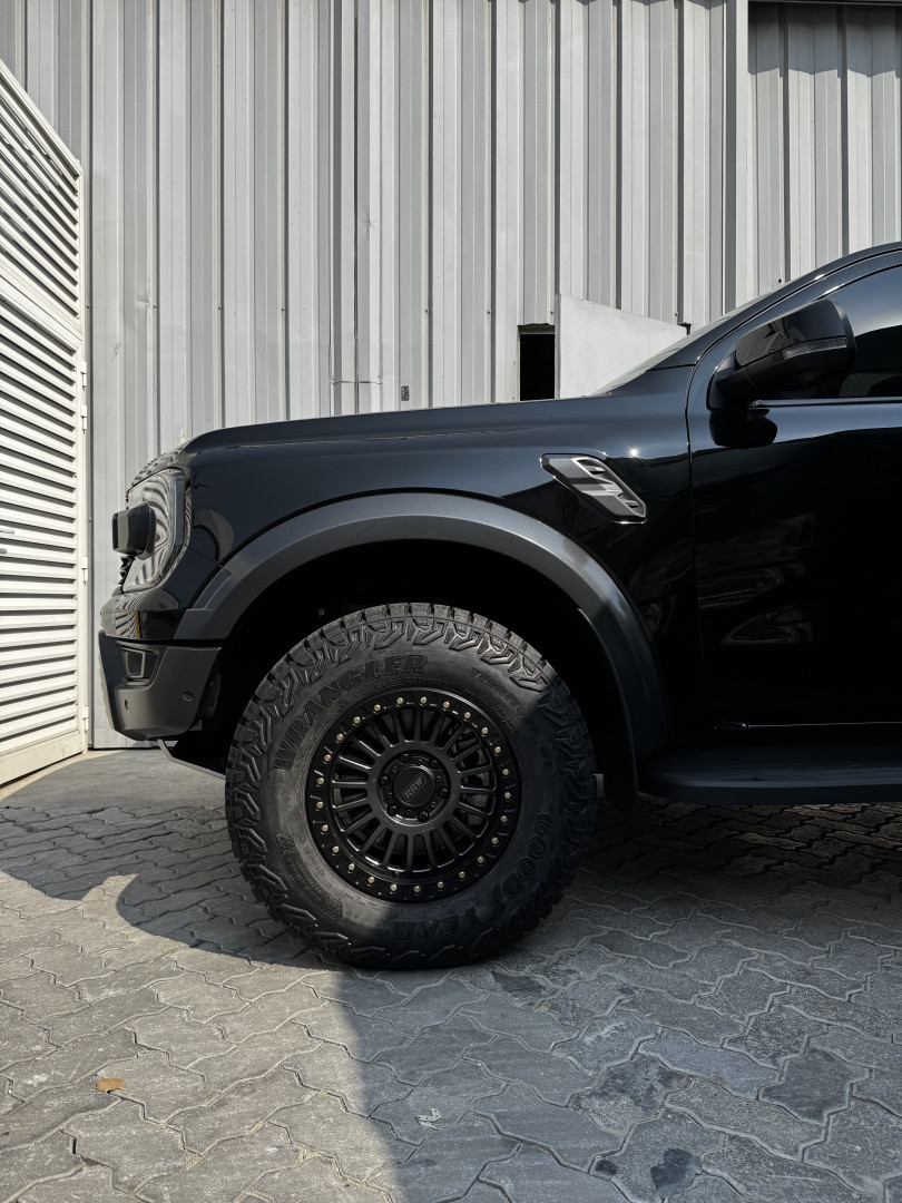 2025 FORD RANGER RAPTOR fitted with Relations Race Wheels RG6-H Forged GLOSS GUNMETAL Wheel