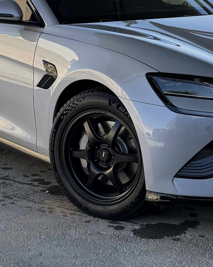 2024 BYD SEAL fitted with Konig Hexaform Gloss White Wheel