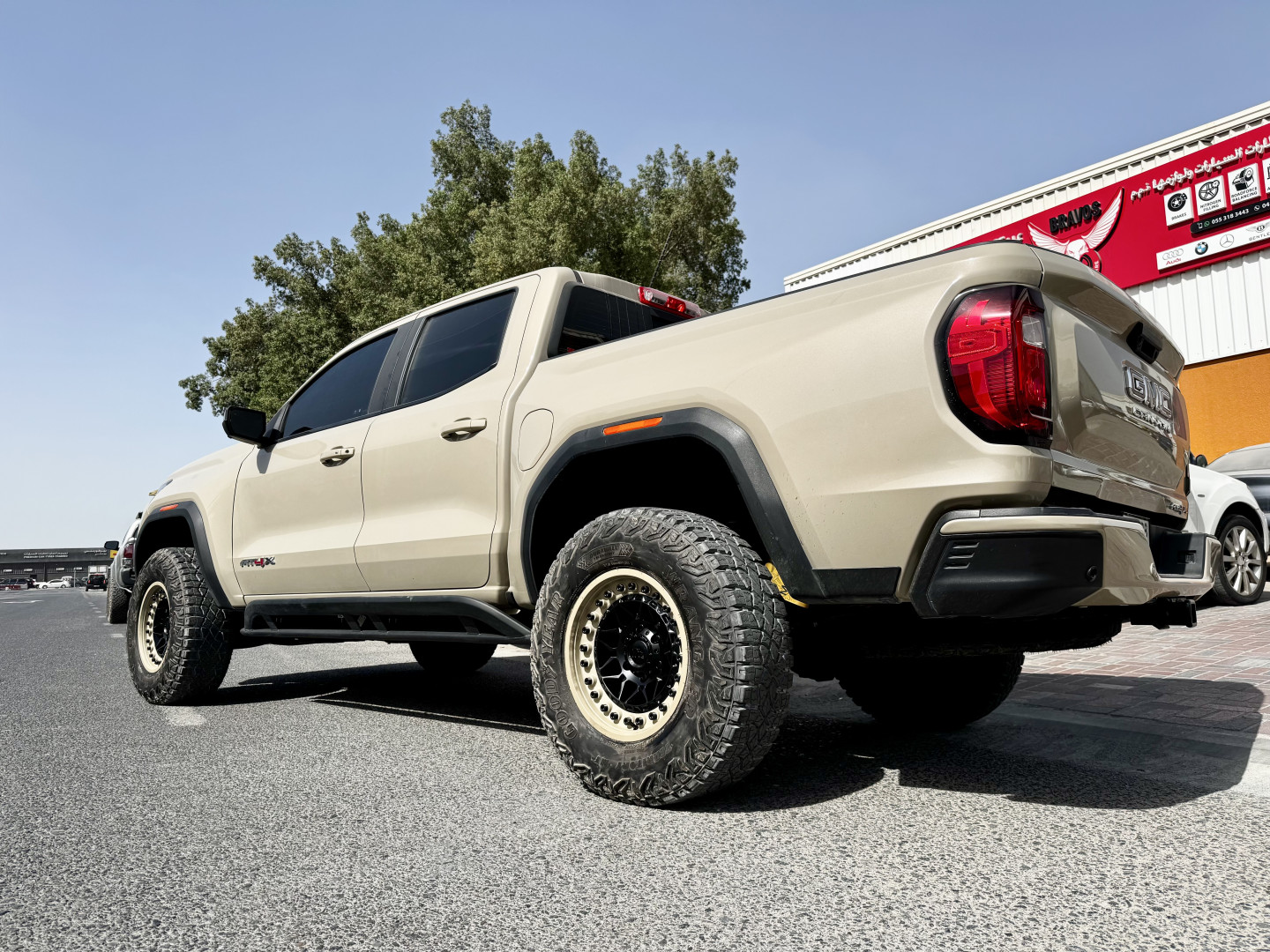 2025 GMC CANYON gallery image 2