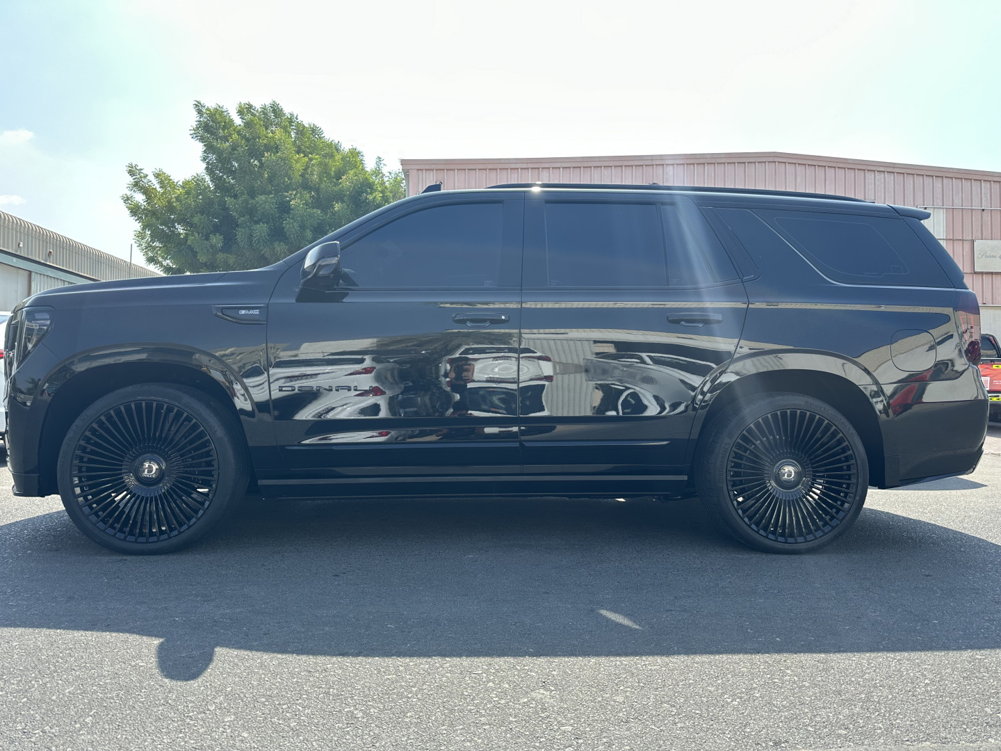 2024 GMC YUKON gallery image 2