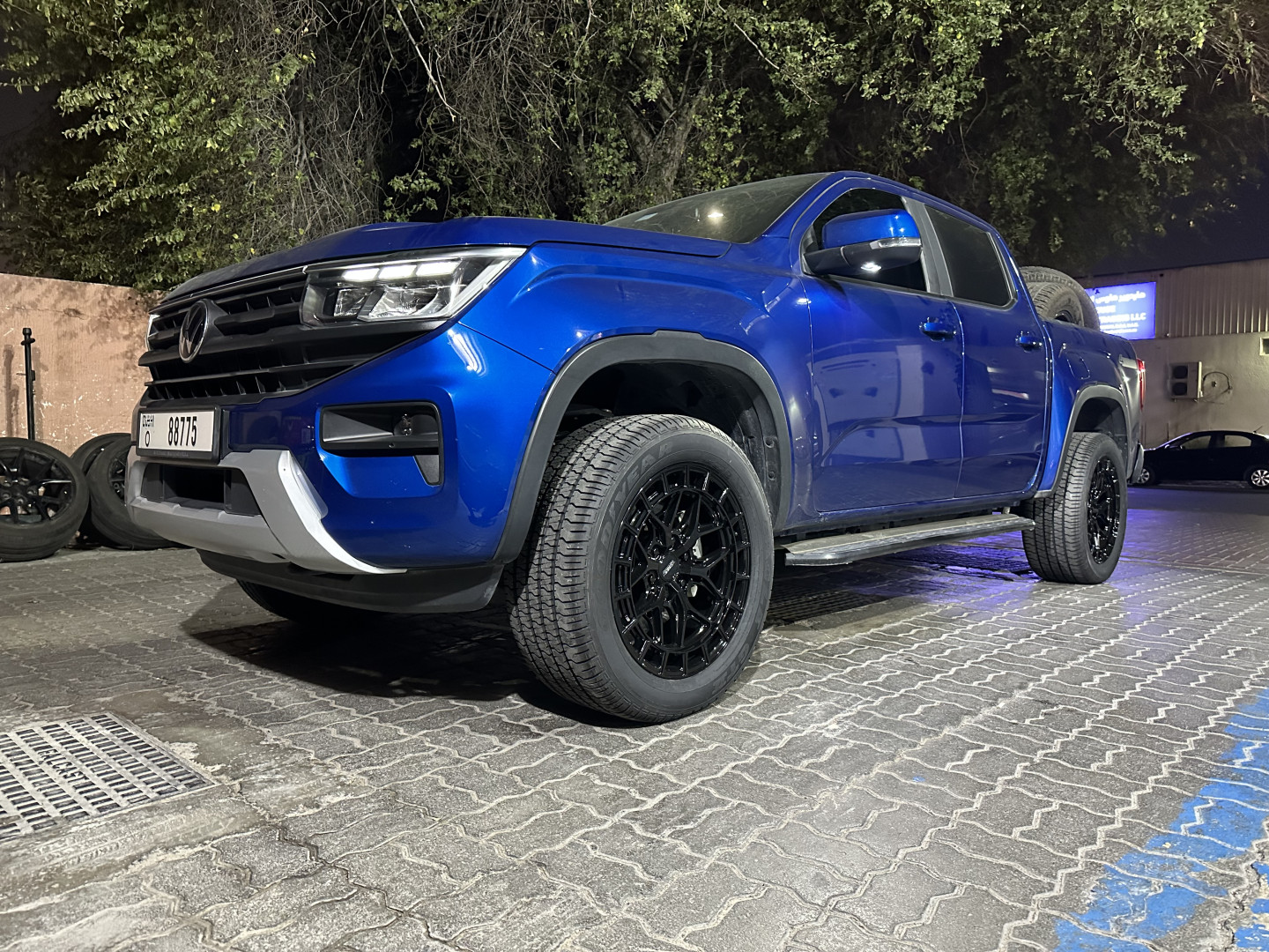 2023 VOLKSWAGEN AMAROK gallery image 6