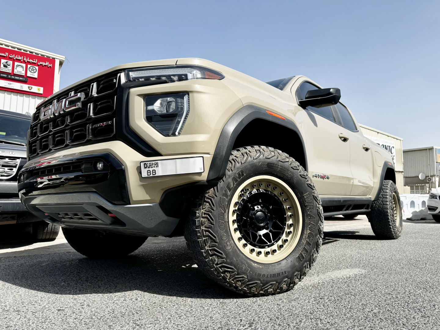 2025 GMC CANYON gallery image 3