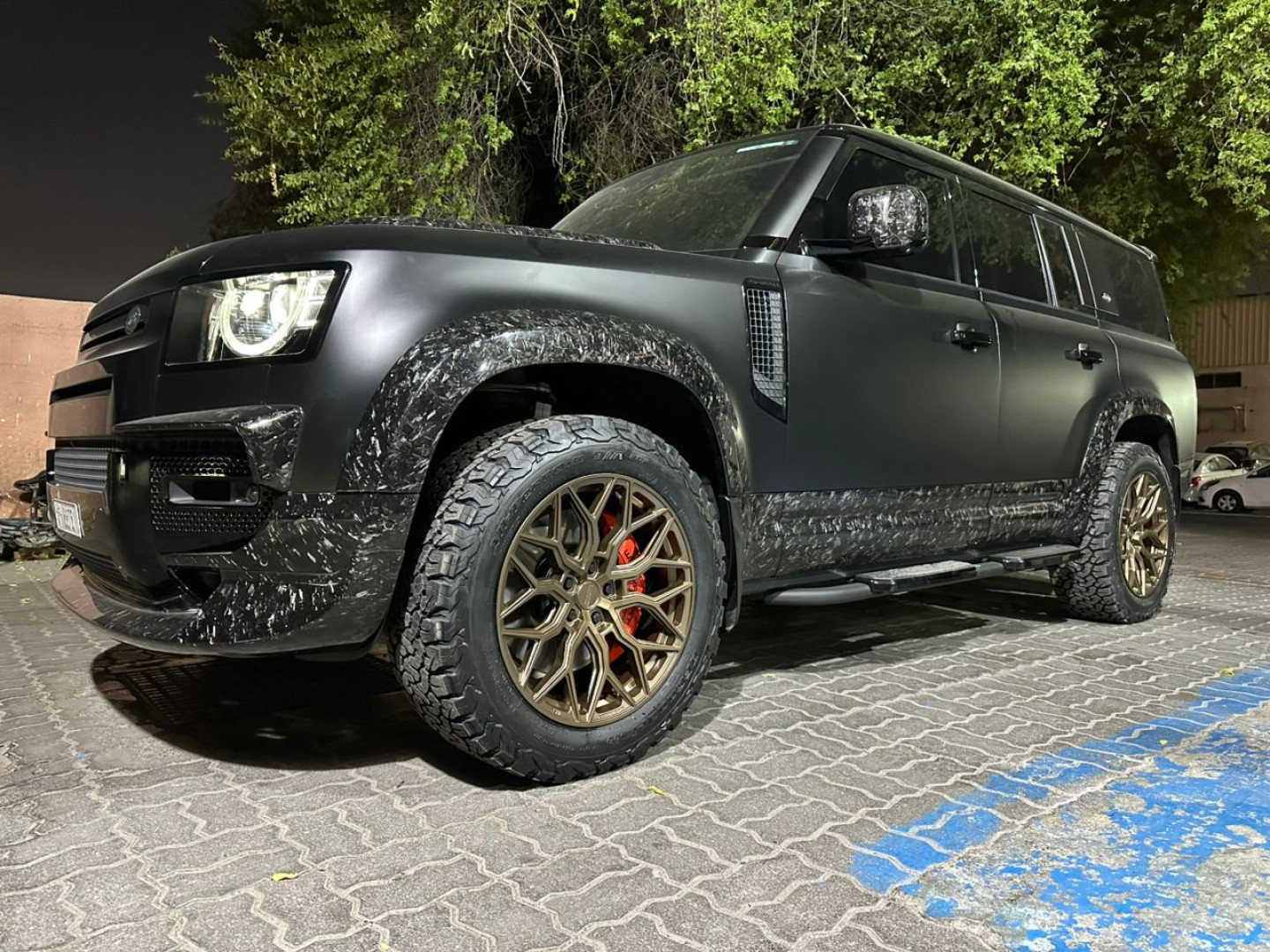 2025 LAND ROVER DEFENDER gallery image 5