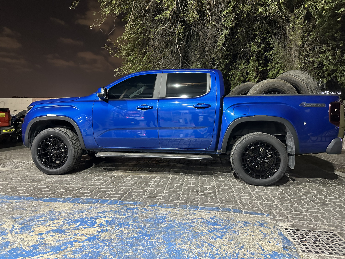 2023 VOLKSWAGEN AMAROK gallery image 5