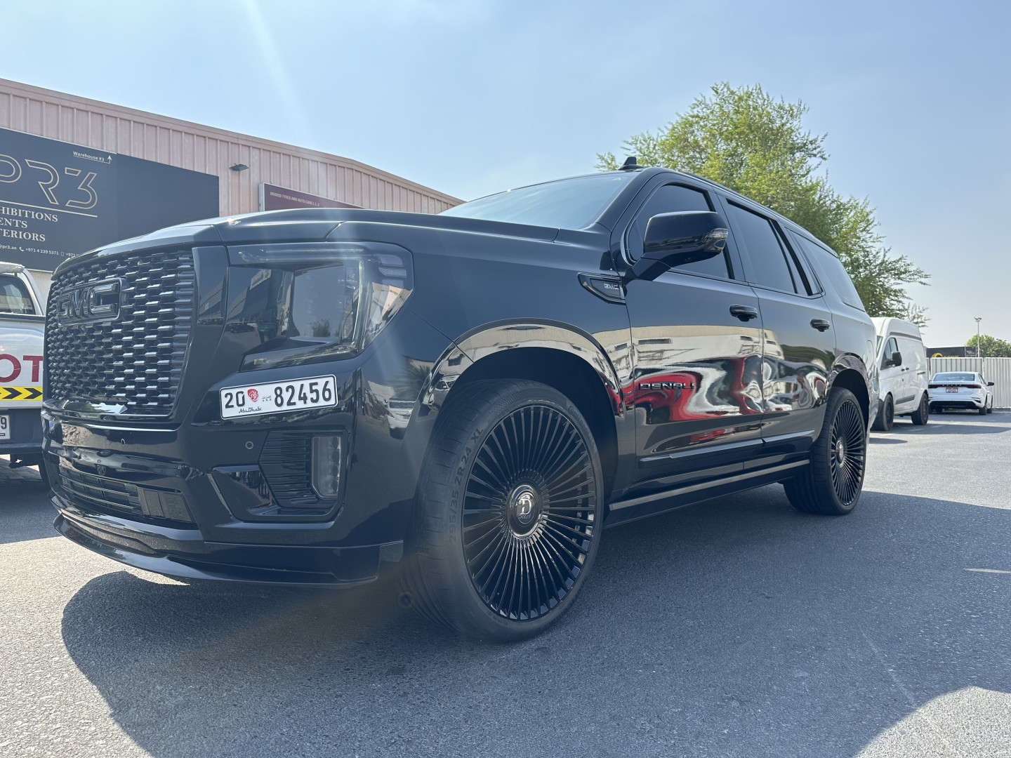 2024 GMC YUKON gallery image 4