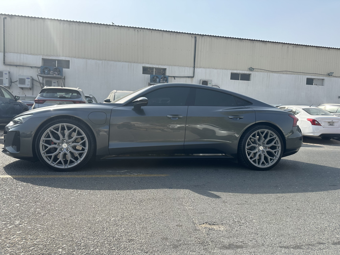 2022 AUDI E-TRON GT gallery image 3