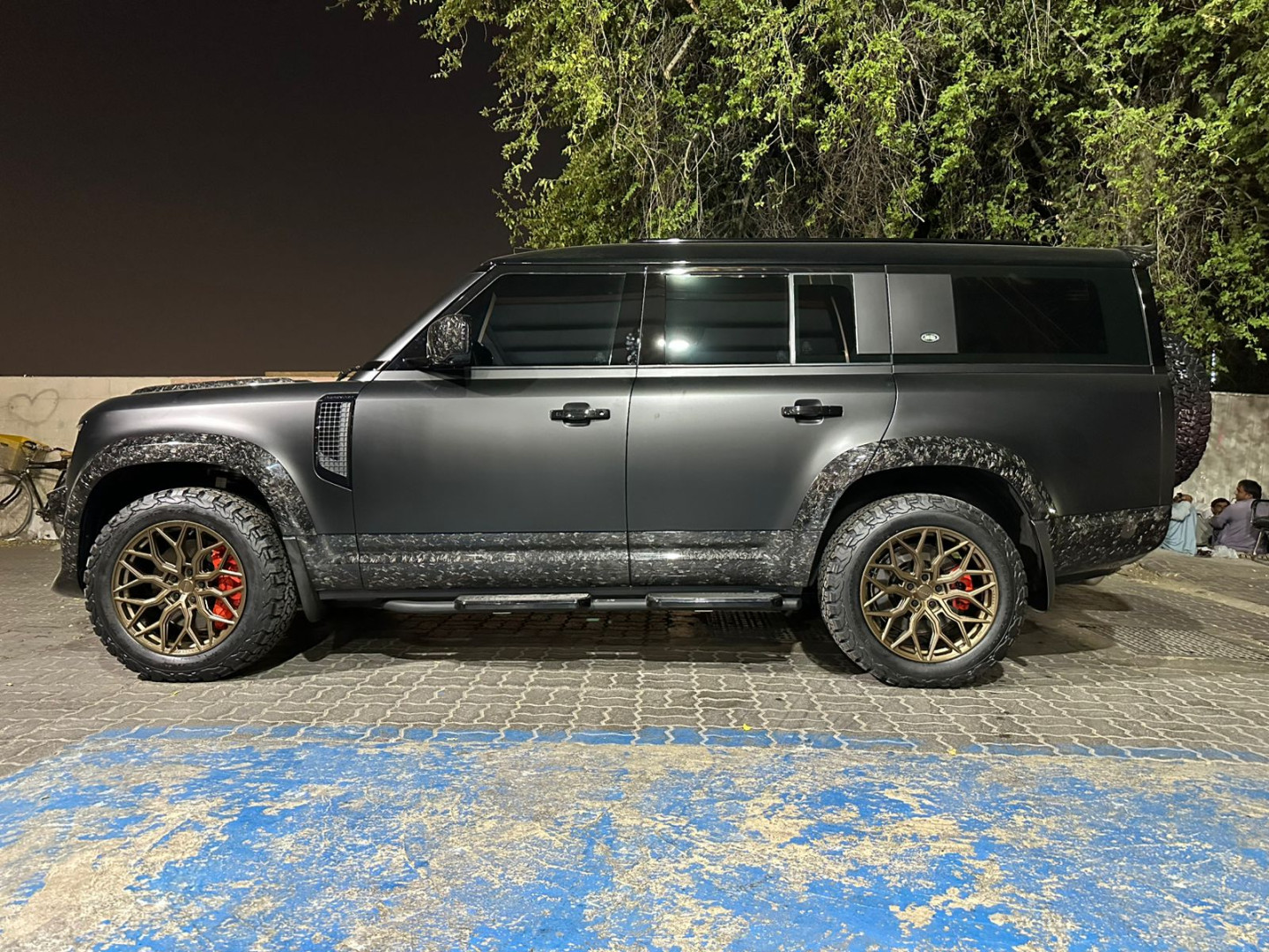 2025 LAND ROVER DEFENDER gallery image 3