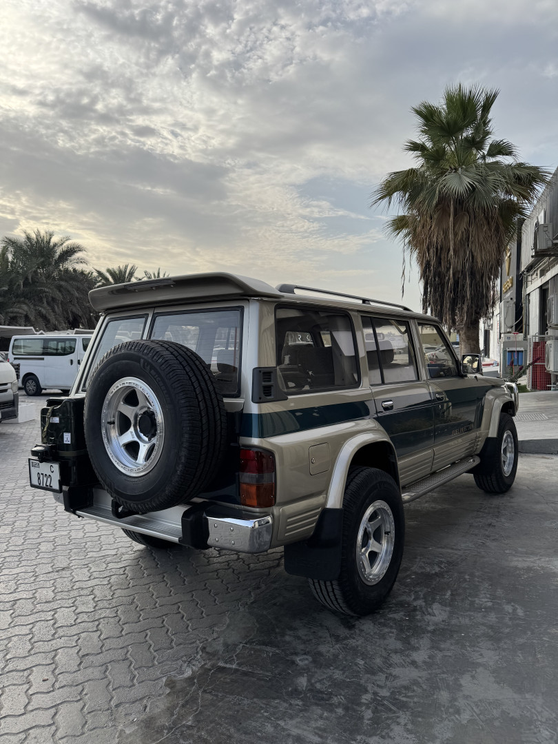 1998 NISSAN PATROL Y60 fitted with Relations Race Wheels RS2-H Forged MACHINE FACE Wheel