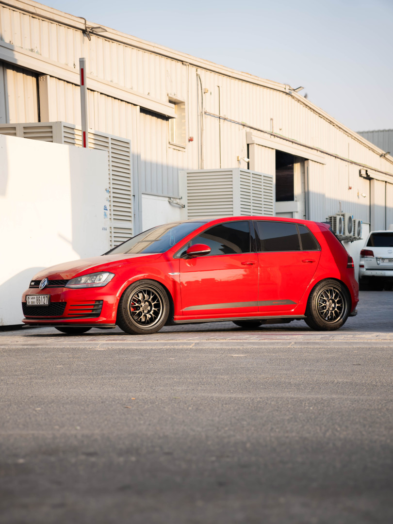 2014 VOLKSWAGEN GOLF fitted with Fifteen52 Holeshot RSR Magnesium Grey Wheel