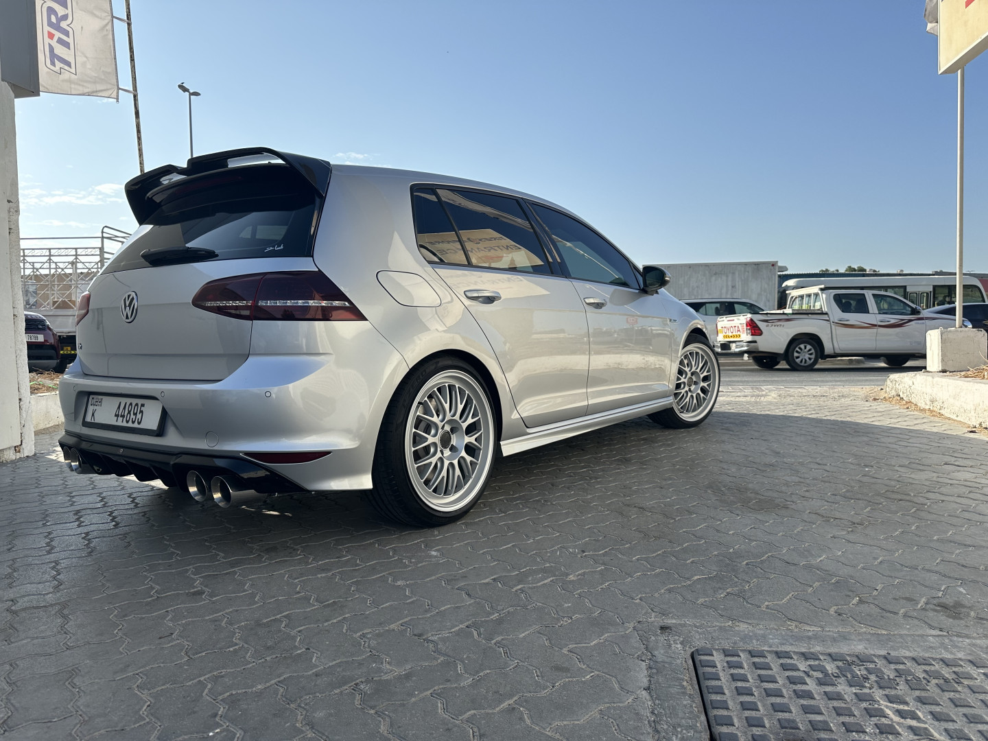 2016 VOLKSWAGEN GOLF fitted with Fifteen52 Holeshot RSR Magnesium Grey Wheel