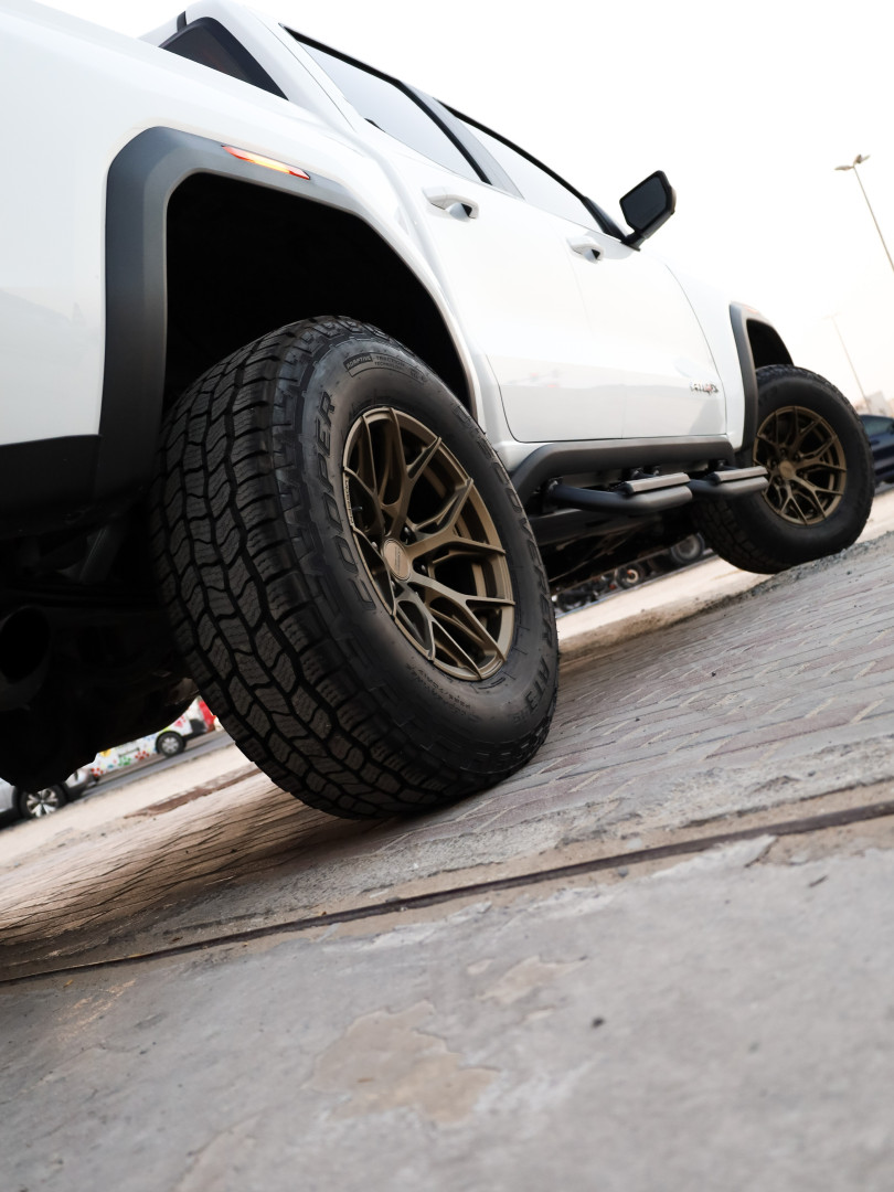2025 GMC CANYON gallery image 8