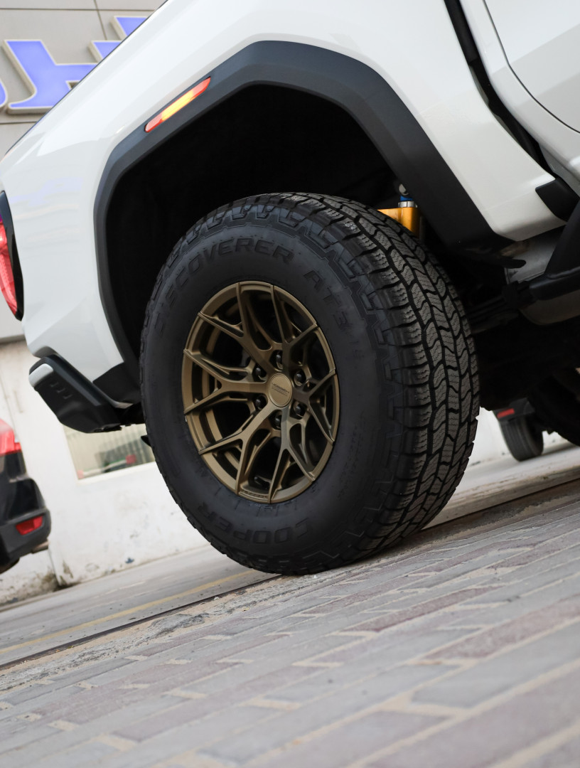 2025 GMC CANYON gallery image 4