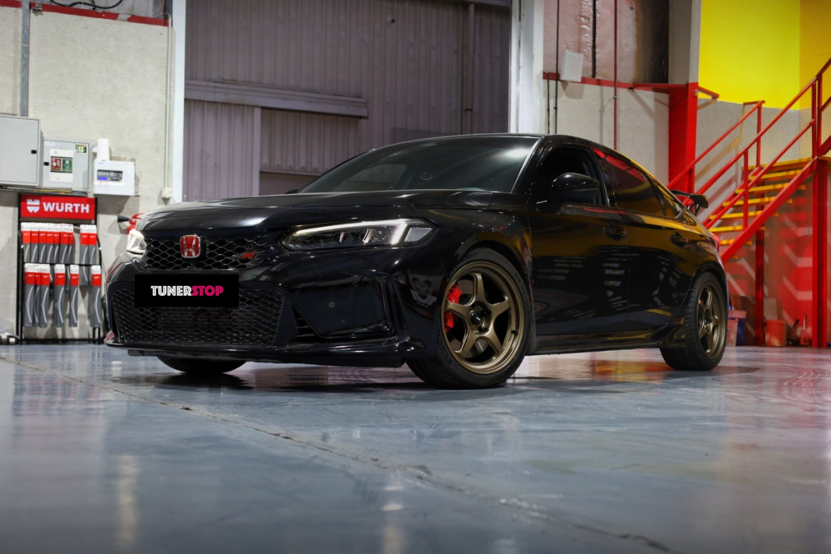 2024 HONDA CIVIC TYPE R fitted with Konig Hyperspec Anthracite Metallic W/ Mirror Machined Lip Wheel
