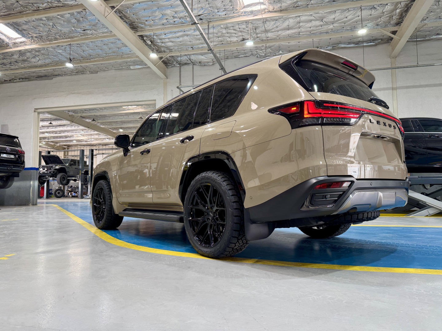 2025 LEXUS LX600