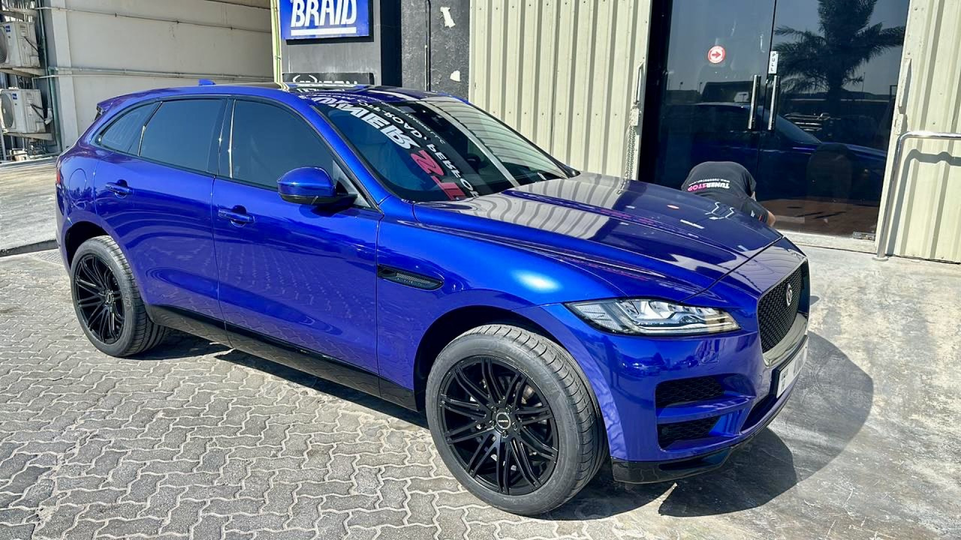 2019 JAGUAR F PACE gallery image 4
