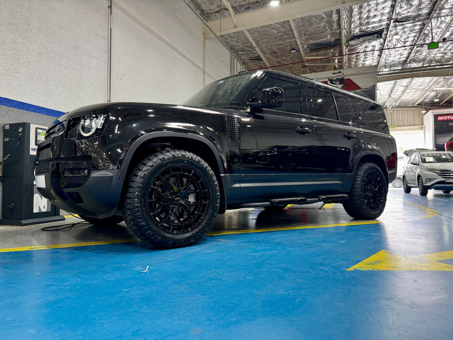 2024 LAND ROVER DEFENDER gallery image 3