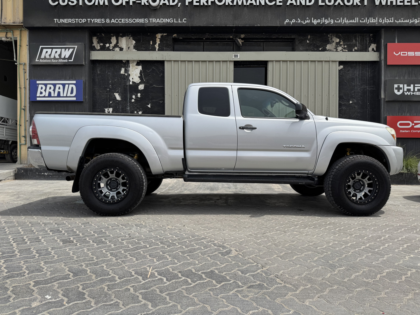 2010 TOYOTA TACOMA gallery image 2