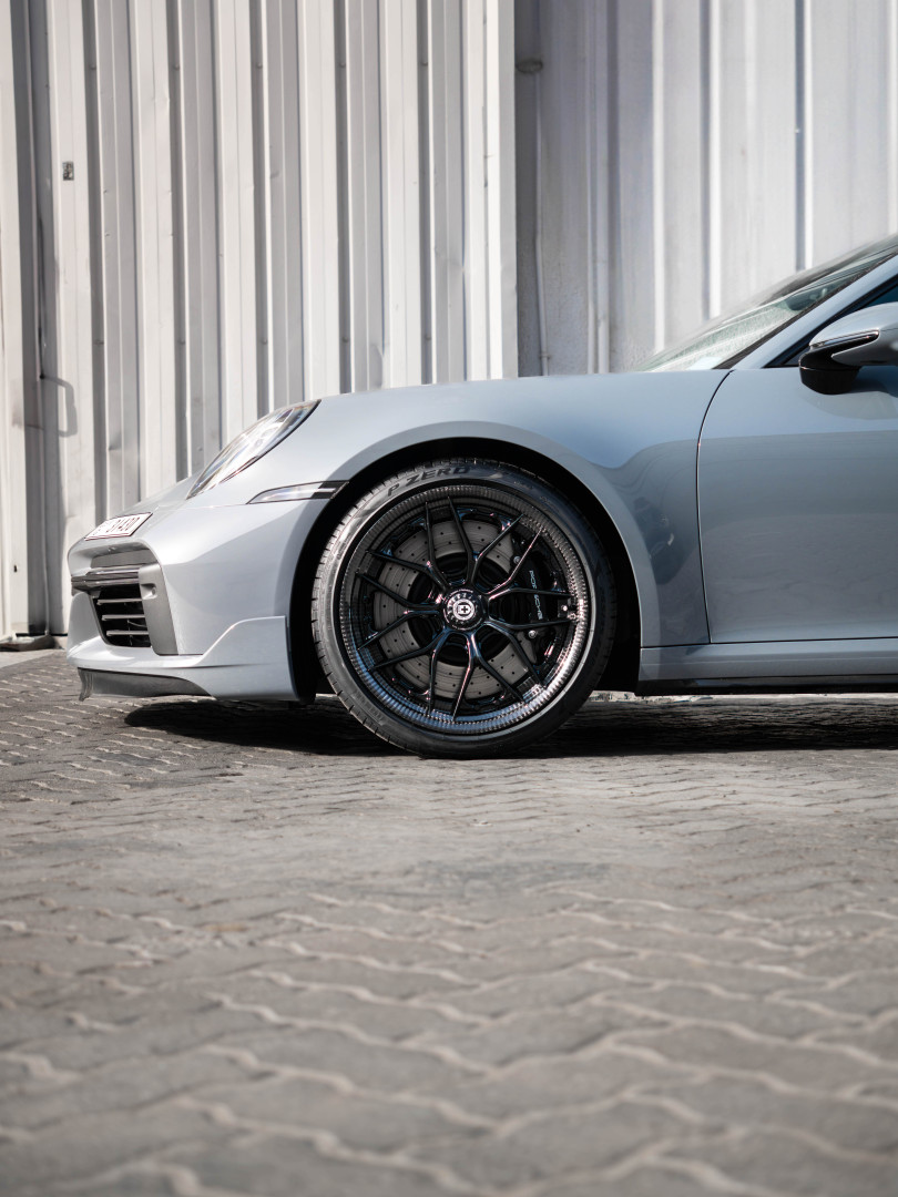 2025 PORSCHE 911 gallery image 3