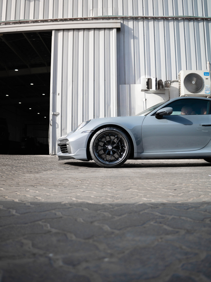 2025 PORSCHE 911 gallery image 7