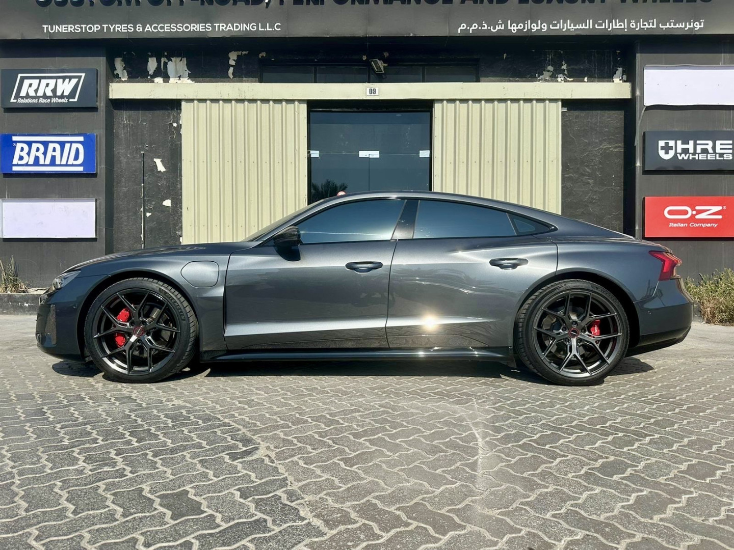 2024 AUDI E-TRON GT gallery image 2