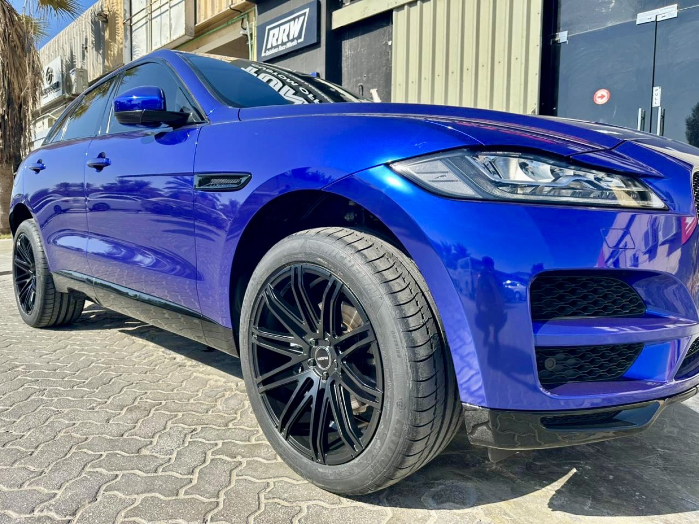 2019 JAGUAR F PACE gallery image 2