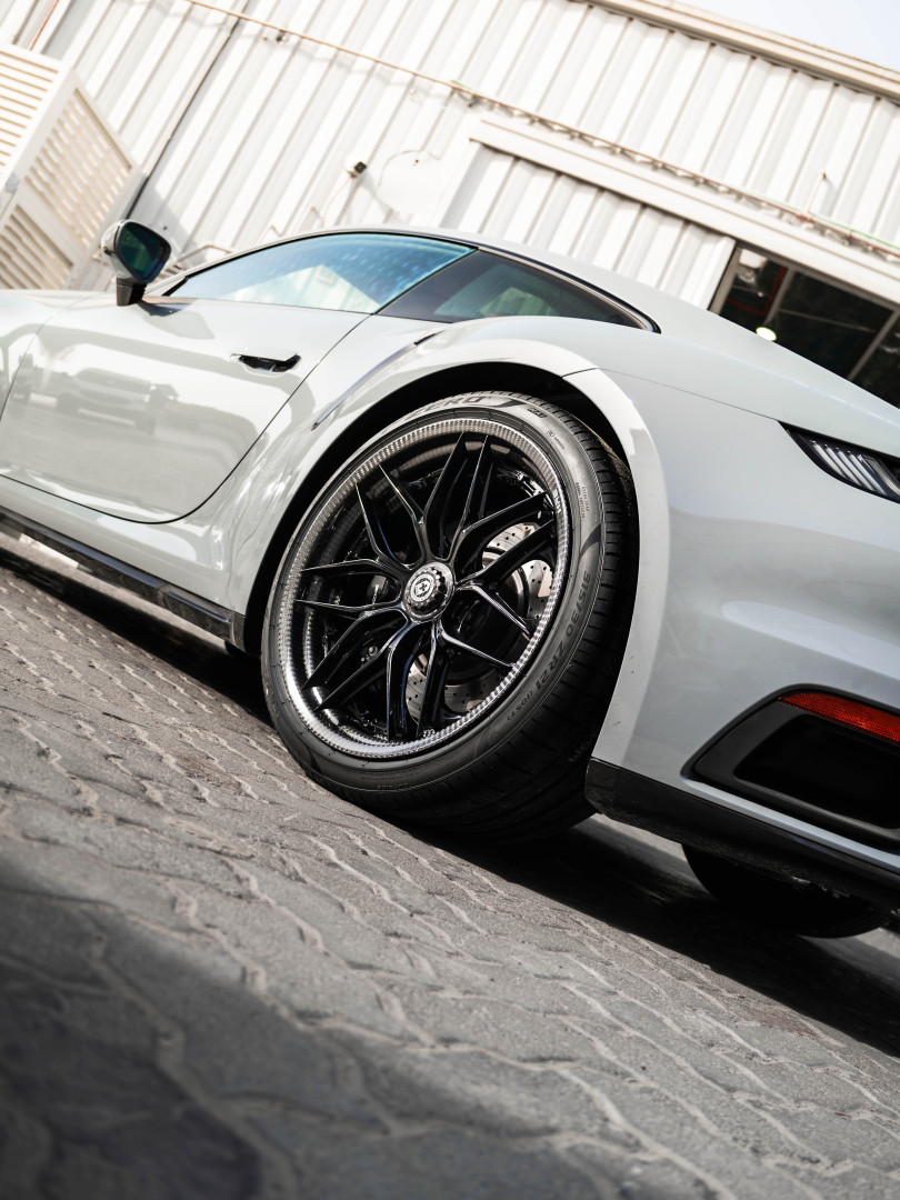 2025 PORSCHE 911 gallery image 8