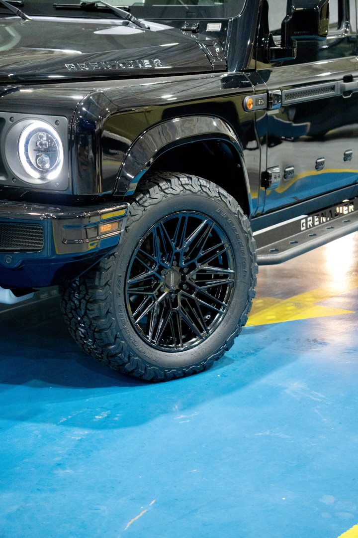 2024 INEOS GRENADIER fitted with Vossen HF6-5 Silver Polished Wheel