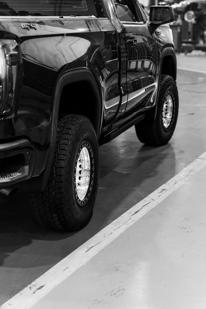 2021 GMC SIERRA gallery image 2